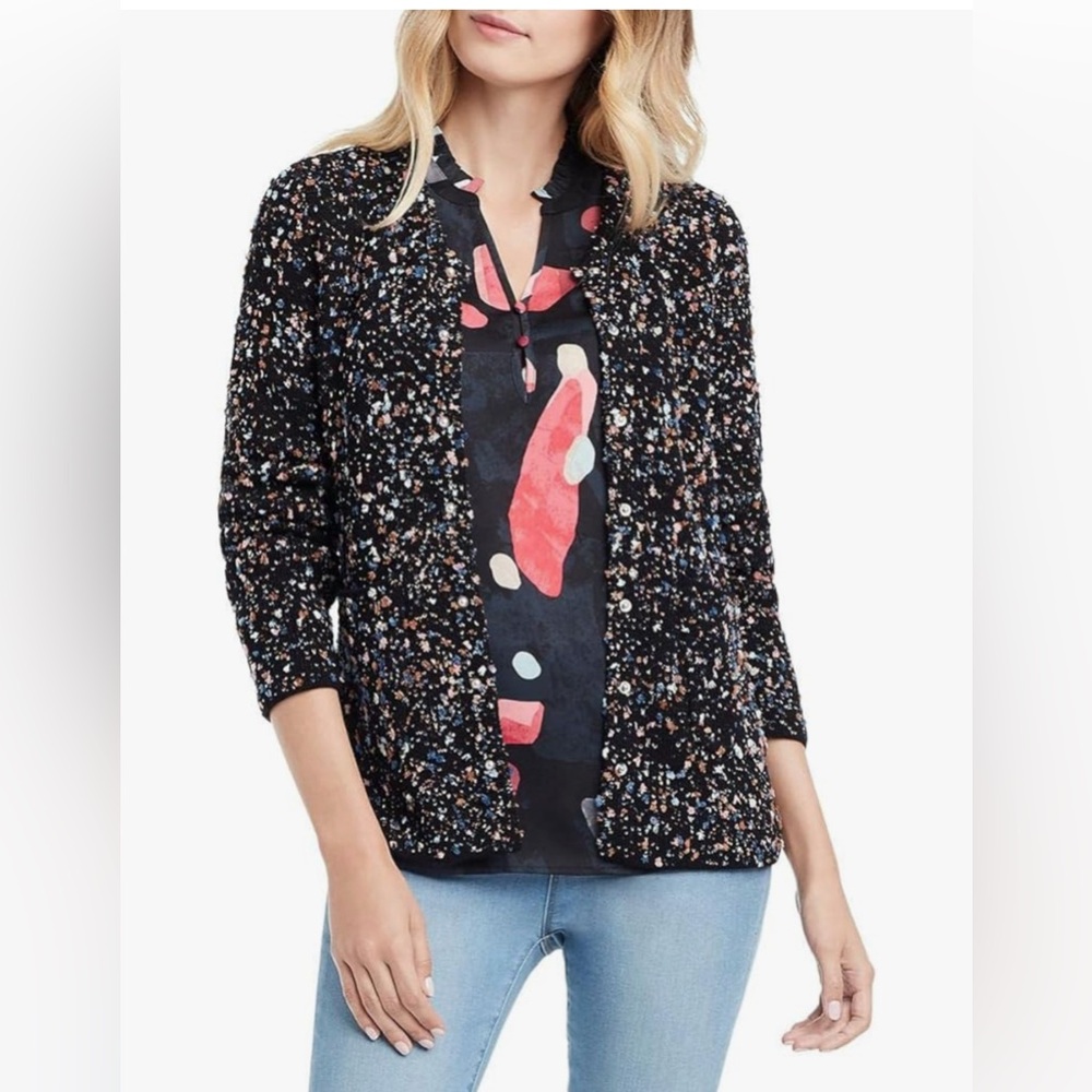 Fabric type 70% Cotton, 25% Polyester, 5% Nylon
Sits at hip
Long sleeve